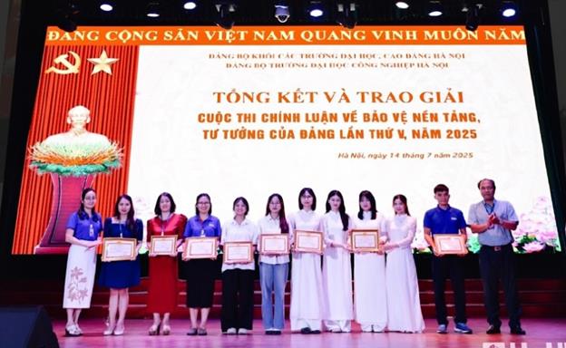 Chi bộ Phòng Thanh tra giáo dục đạt giải thưởng cao trong “Cuộc thi chính luận bảo vệ nền tảng tư tưởng của Đảng lần thứ V, năm 2025”