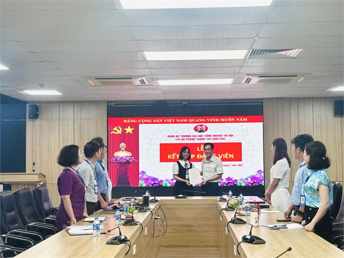 Chi bộ Phòng Thanh tra giáo dục tổ chức Lễ kết nạp đảng viên mới