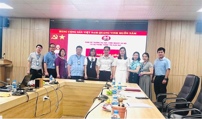 Chi bộ Phòng Thanh tra giáo dục tổ chức Lễ kết nạp đảng viên mới