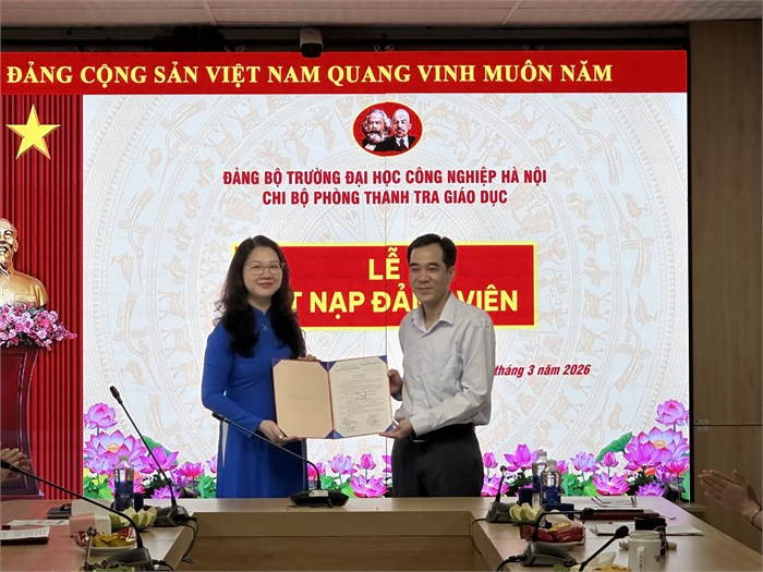 Chi bộ Phòng Thanh tra giáo dục tổ chức Lễ kết nạp đảng viên mới